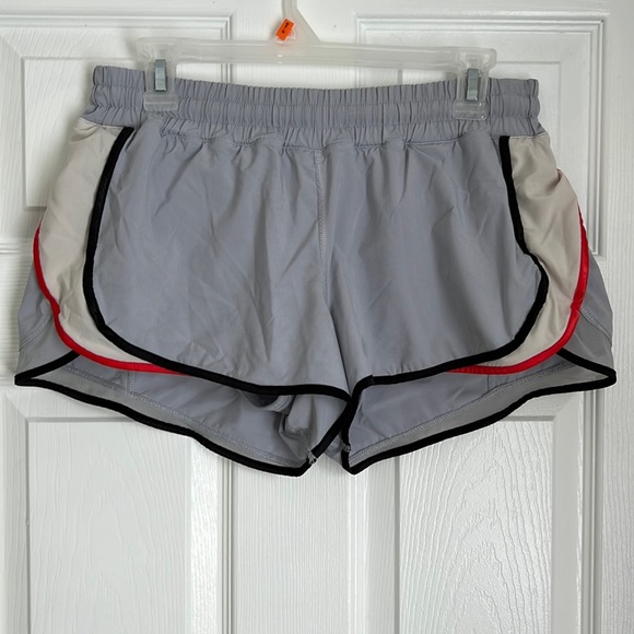 Lululemon Hotty Hot Short 2.5 inseam - Picture 1 of 4